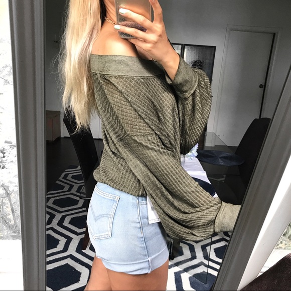 🆕 FREE PEOPLE LOOSE VNECK TOP IN CINDERED OLIVE! - Picture 3 of 11